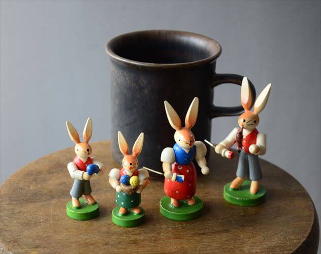 ドイツ製 ヴィンテージ かわいい木製のイースターバニー ハンドメイド 木工芸品 うさぎ 置物 フィギュア_260318
