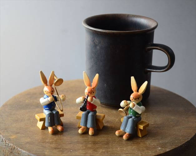ドイツ製 ヴィンテージ かわいい木製のイースターバニー ハンドメイド 木工芸品 うさぎ 置物 フィギュア_260318