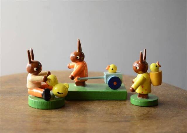 ドイツ製 ヴィンテージ かわいい木製のイースターバニー ハンドメイド 木工芸品 うさぎ 置物 フィギュア_260318