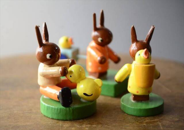 ドイツ製 ヴィンテージ かわいい木製のイースターバニー ハンドメイド 木工芸品 うさぎ 置物 フィギュア_260318