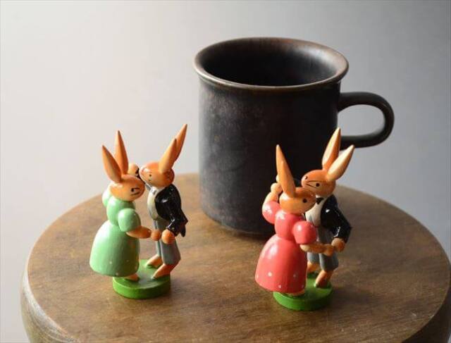 ドイツ製 ヴィンテージ かわいい木製のイースターバニー ハンドメイド 木工芸品 うさぎ 置物 フィギュア_260318