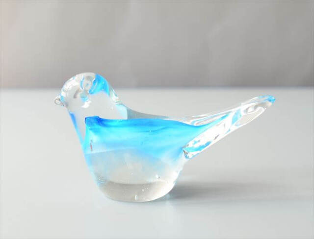 フィンランドから キレイな水色 ガラスの小鳥 青い鳥 フィギュア 北欧 バード オブジェ ヴィンテージ_260403