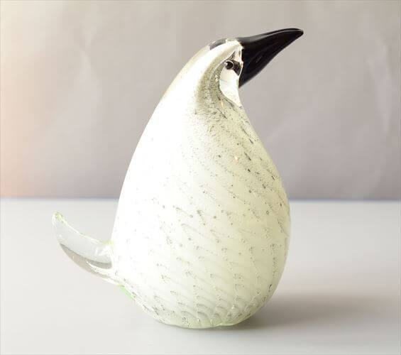 フィンランドから キレイなホワイト ガラスのペンギン 