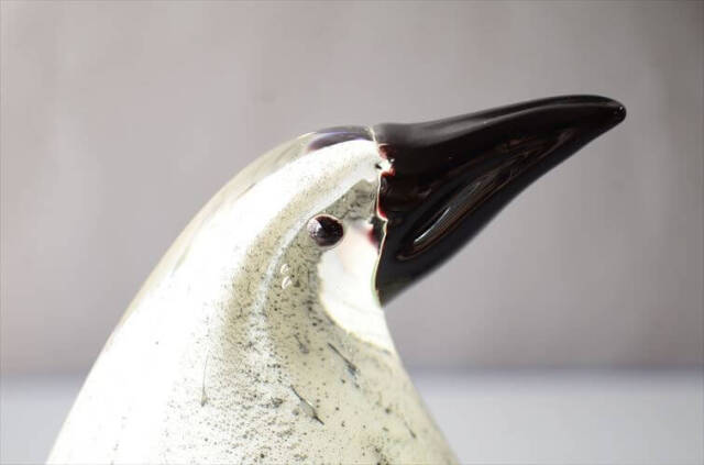 フィンランドから キレイなホワイト ガラスのペンギン 小鳥 フィギュア 北欧 バード オブジェ ヴィンテージ_260403