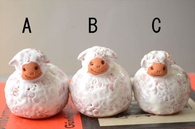 ドイツから 丸みがかわいい陶器の羊 オブジェ 置物 フィギュア