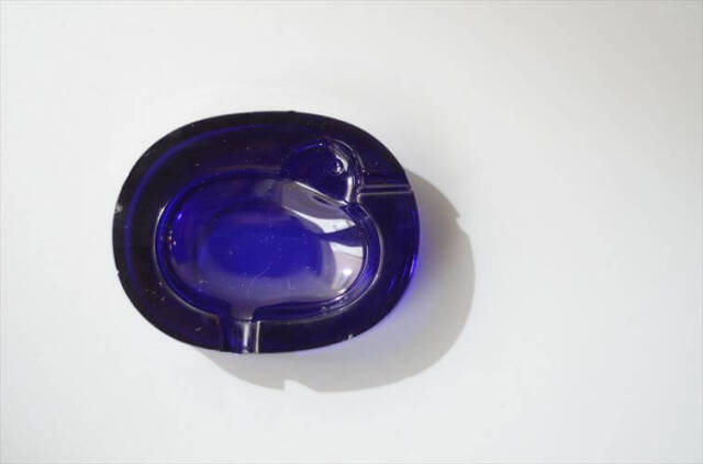 フィンランド製 Nuutajarvi Tuhka tipu 小鳥のガラストレー コバルトブルー Kaj Franck ヌータヤルヴィ 北欧 ヴィンテージ
