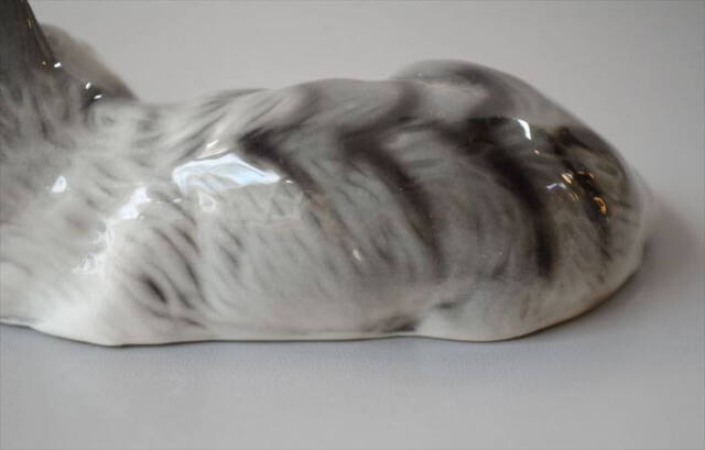 ドイツから かわいい陶器のネコ オブジェ フィギュア 猫 置物 インテリア ヴィンテージ アンティーク_260724
