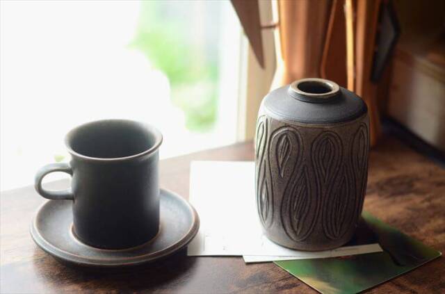 ドイツから ヴィンテージ 陶器の花瓶 Art pottery 花器 一輪挿し
