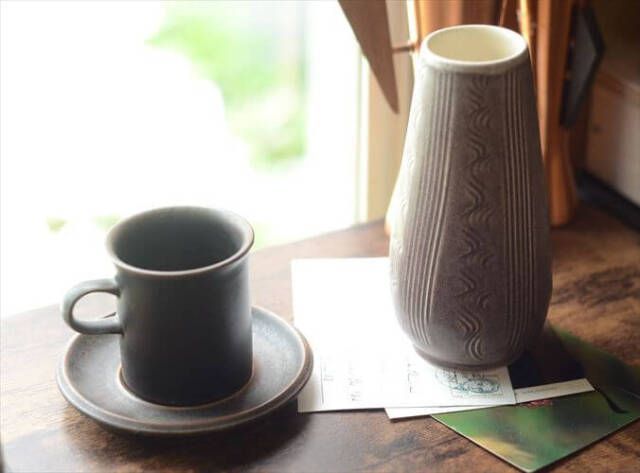 ドイツから ヴィンテージ 陶器の花瓶 Art pottery 花器 一輪挿し
