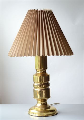 ドイツから 古い真鍮色のデスクランプ ブラス 卓上 照明 テーブル