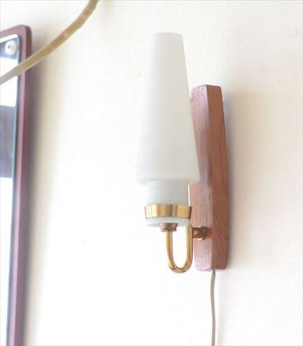 訳あり ドイツから ミルクガラスと木製ベースのウォールライト スコンス 燭台 ピクチャーランプ 壁付け 照明 アンティーク