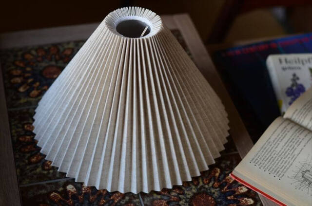 Soholmヴィンテージランプのために作られた オリジナル プリーツランプシェード キナリ 28cm 電球キャッチ式 スーホルム 照明傘