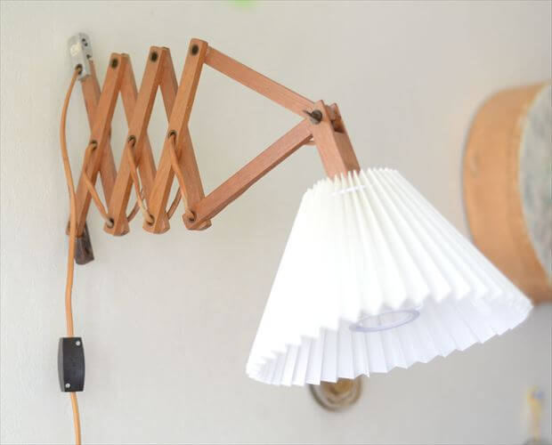 デンマークから 木製のシザーランプ シェード付き 壁付け 壁掛け ウォールライト 北欧照明 ヴィンテージ アンティーク