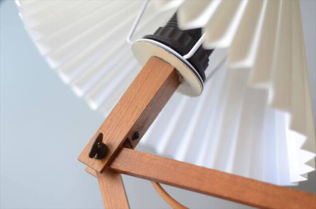 デンマークから 木製のシザーランプ シェード付き 壁付け 壁掛け ウォールライト 北欧照明 ヴィンテージ アンティーク