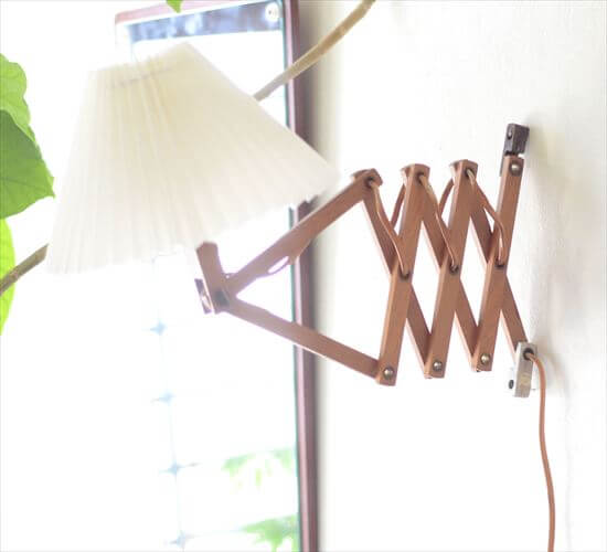 デンマークから 木製のシザーランプ シェード付き 壁付け 壁掛け ウォールライト 北欧照明 ヴィンテージ アンティーク