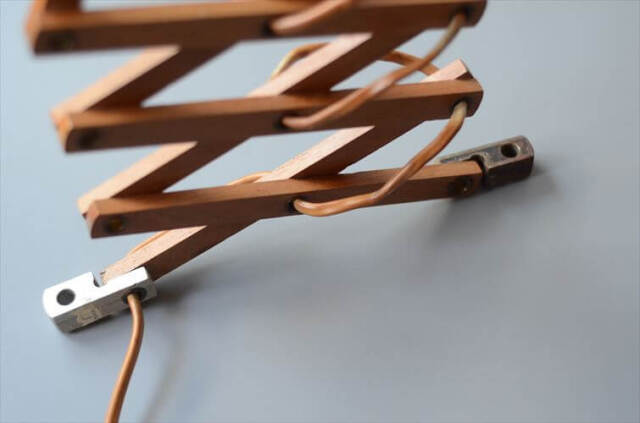 デンマークから 木製のシザーランプ シェード付き 壁付け 壁掛け ウォールライト 北欧照明 ヴィンテージ アンティーク