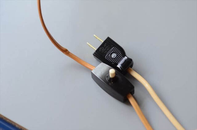 デンマークから 木製のシザーランプ シェード付き 壁付け 壁掛け ウォールライト 北欧照明 ヴィンテージ アンティーク