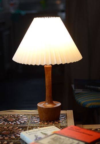 デンマークから チークと思われる デスクランプ シェード付き ストーンウェア 北欧 照明 テーブル ライト アンティーク