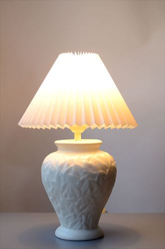 訳あり ドイツ製 古いホワイトセラミックのデスクランプ 陶器 テーブル