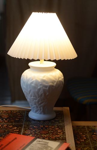 訳あり ドイツ製 古いホワイトセラミックのデスクランプ 陶器 テーブル
