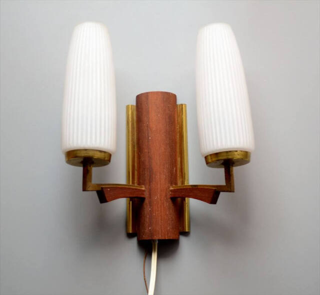 デンマーク製 チークｘミルクガラスｘ真鍮のウォールライト2灯 北欧 壁掛けランプ 照明 ヴィンテージ アンティーク