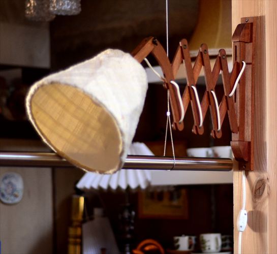 デンマークから チーク シザーランプ シェード付き 