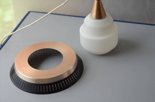 デンマークから Bent Karlby x Lyfaを彷彿 コパー色アルミｘガラスのペンダントライト 天井照明 ランプ 北欧 ヴィンテージ
