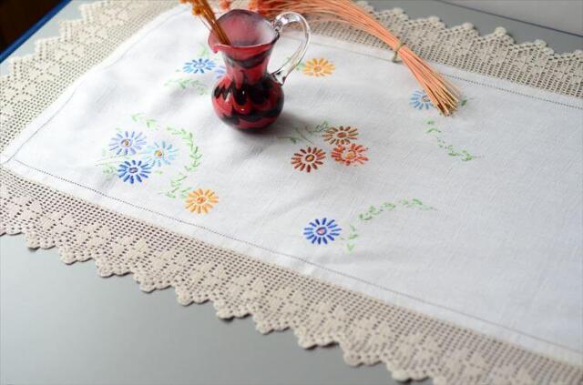 イングランドから ヴィンテージ かわいい花柄ハンド刺繍 クロス 144x42cm テーブルランナー ランチョンマット イギリス アンティーク