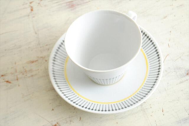 スウェーデン製 Upsala Ekeby Karlskrona こぶりなカップ＆ソーサー  ウプサラエクビー 磁器 陶器 北欧食器 アンティーク