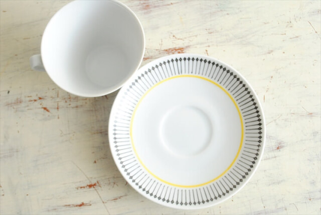 スウェーデン製 Upsala Ekeby Karlskrona こぶりなカップ＆ソーサー  ウプサラエクビー 磁器 陶器 北欧食器 アンティーク