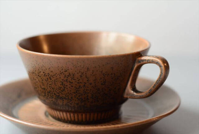 デンマーク製 KNABSTRUP Noddebo ブラウン カップ&ソーサー ナブ