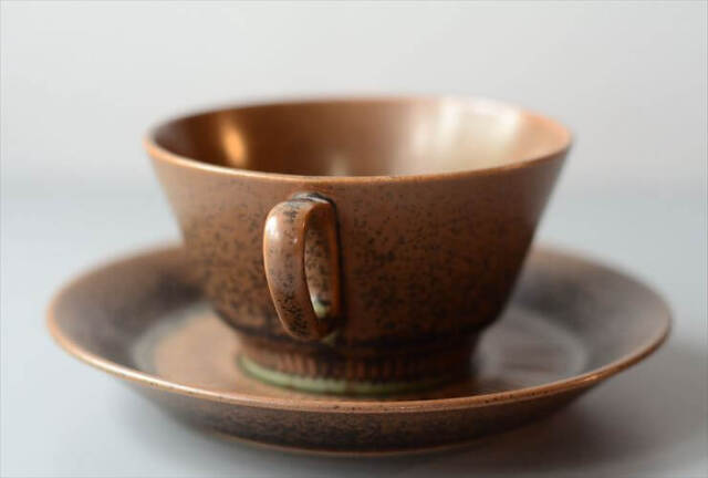 デンマーク製 KNABSTRUP Noddebo ブラウン カップ&ソーサー ナブ