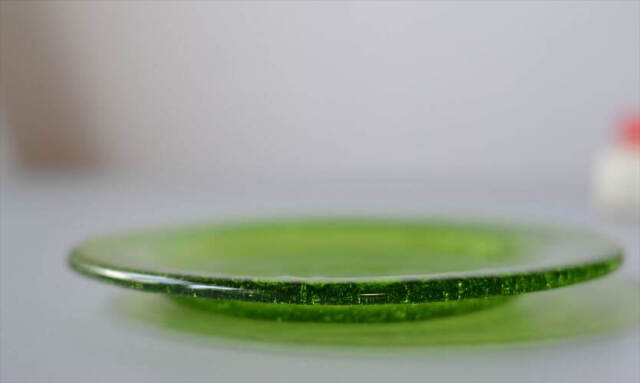 フィンランド製 Humppila Talonpoika グリーンガラスのプレート