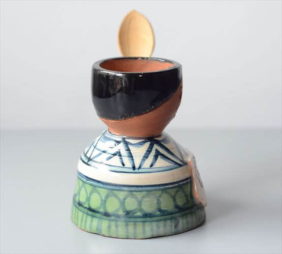 ドイツから かわいい女の子のエッグカップ エッグスタンド 木の