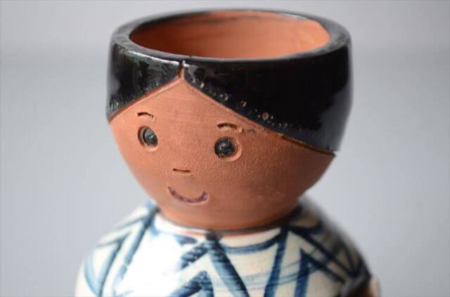 ドイツから かわいい女の子のエッグカップ エッグスタンド 木の