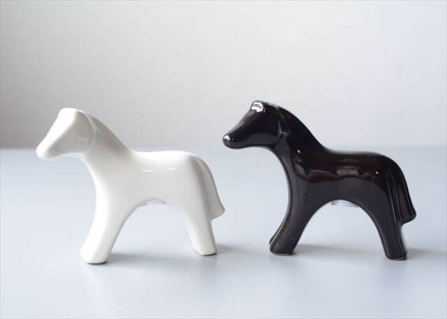 ドイツから 白黒の馬のソルト&ペッパー スパイスポット 陶器 オブジェ 食器 アンティーク ヴィンテージ_250716
