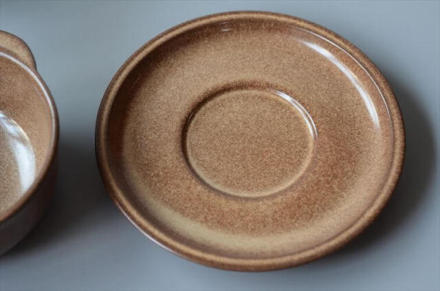 ドイツから 味のあるブラウンのソーサー付 深皿 スープボウル 食器