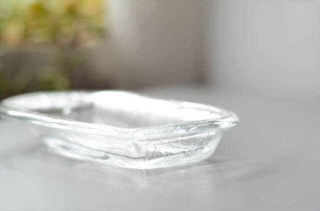 スウェーデン製 Kosta Boda ガラスのフィッシュプレート 21cm長 北欧 食器 コスタボダ 魚のガラス皿 ヴィンテージ 