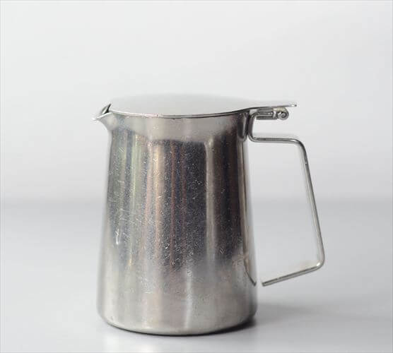 ドイツ製 DVN Schwerte ステンレスの蓋付きクリーマー ミルクジャグ