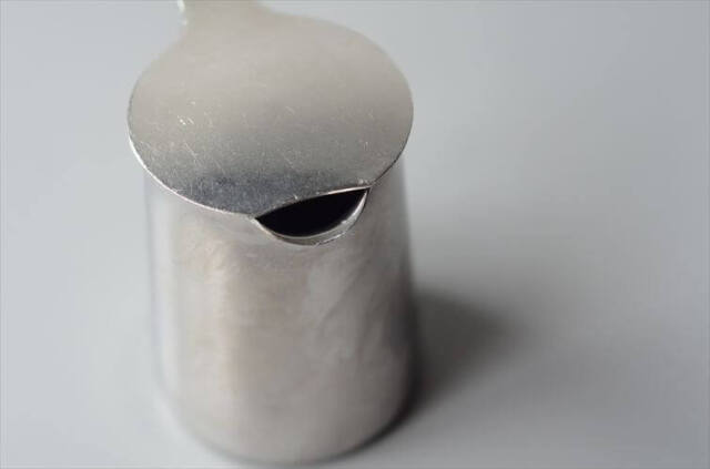 ドイツ製 DVN Schwerte ステンレスの蓋付きクリーマー ミルクジャグ