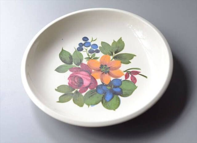 ベルギー製 BOCH きれいな3色のお花のプレート 21.5cm ボッホ フラワー 食器 アンティーク ヴィンテージ