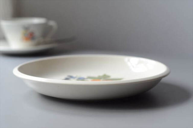 ベルギー製 BOCH きれいな3色のお花のプレート 21.5cm ボッホ フラワー 食器 アンティーク ヴィンテージ