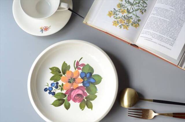 ベルギー製 BOCH きれいな3色のお花のプレート 21.5cm パスタ皿として