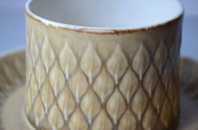 デンマーク製 クイストゴー レリーフ カップ&ソーサー relief