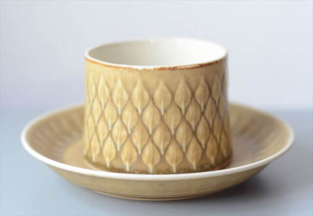 デンマーク製 クイストゴー レリーフ カップ&ソーサー relief