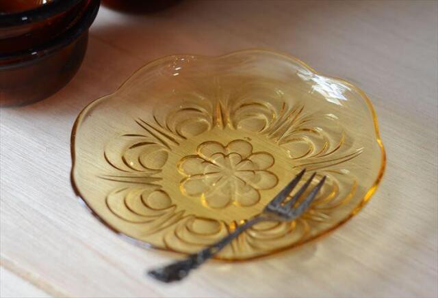 デンマークから 琥珀色のガラス皿 16.5cm アンバー プレート 北欧食器 ヴィンテージ アンティーク_260525