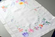 イングランドから ヴィンテージ かわいい花柄ハンド刺繍 クロス 39x57cm テーブルランナー ランチョンマット イギリス 英国 アンティーク