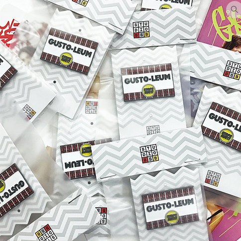 STUDIO BSB "Gusto-leum" ピンバッチ
