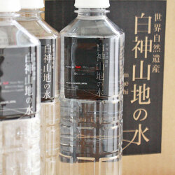 水 ミネラルウォーター 日本 世界遺産 【白神山地の水 黒ラベル500ml×24本】カラダにすぅ～っと吸収されるような非加熱・超軟水・弱酸性・豊富な酸素・小クラスターが特徴の自然の水[※産地直送のため同梱不可][ お中元 ]青森 白神山地の水
