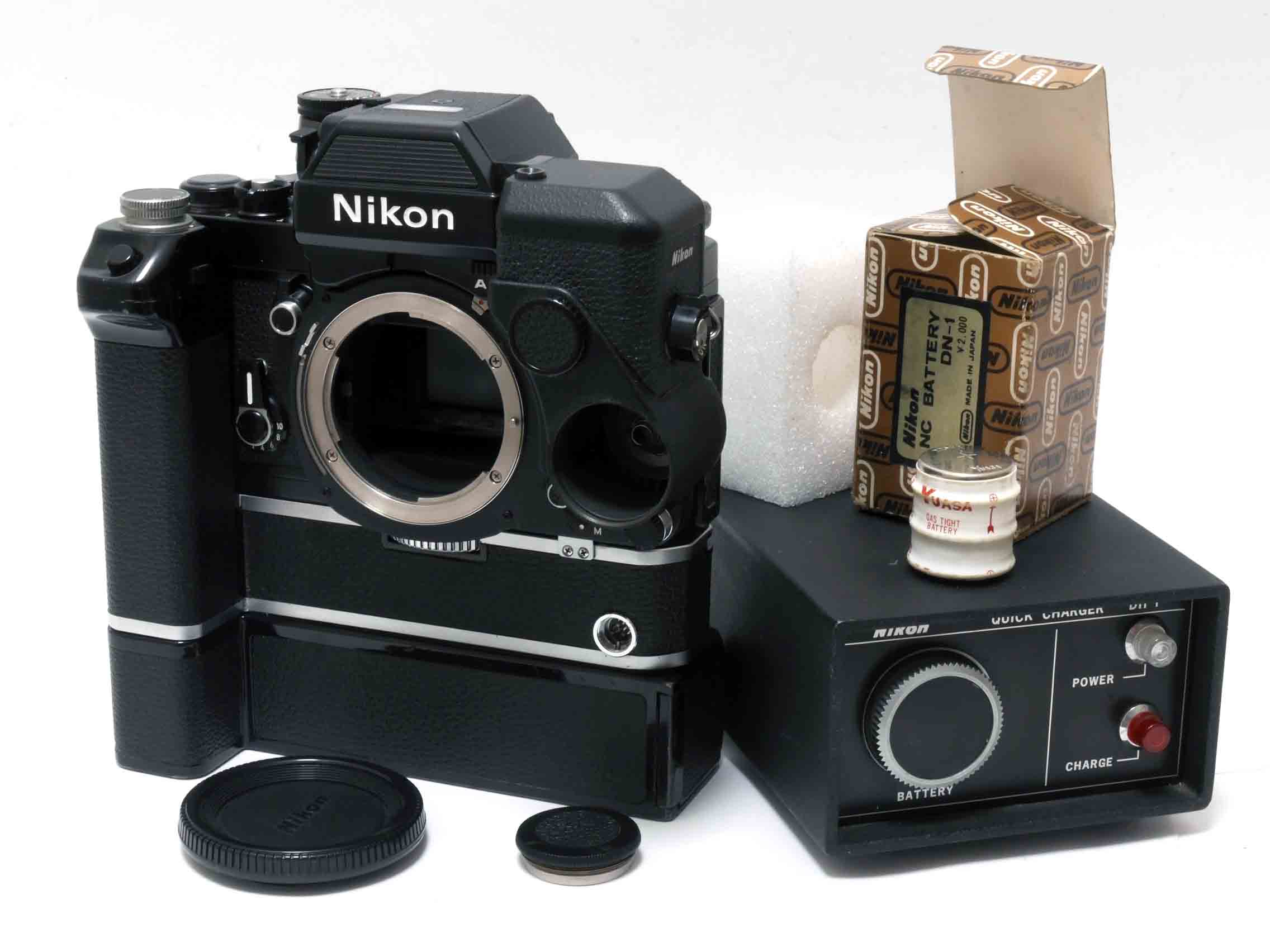 日本製　ニコン　Ｆ２フォトミックAS 黒 + ＭＤ-2 + サーボＥＥセット